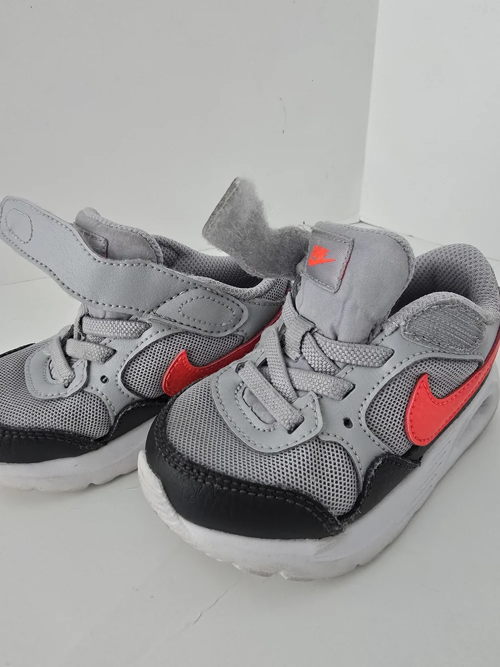 Nike Air Toddler Gray and Neon Red Orange Hook-and-Loop Sneakers Boys Size 6